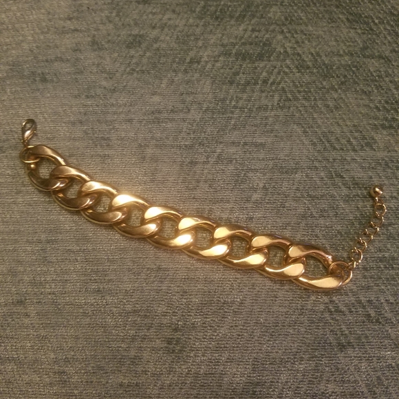 🎉Guess Chunky Gold Link Bracelet - Picture 5 of 6